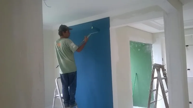 Pintura interna de parede em residência em Curitiba