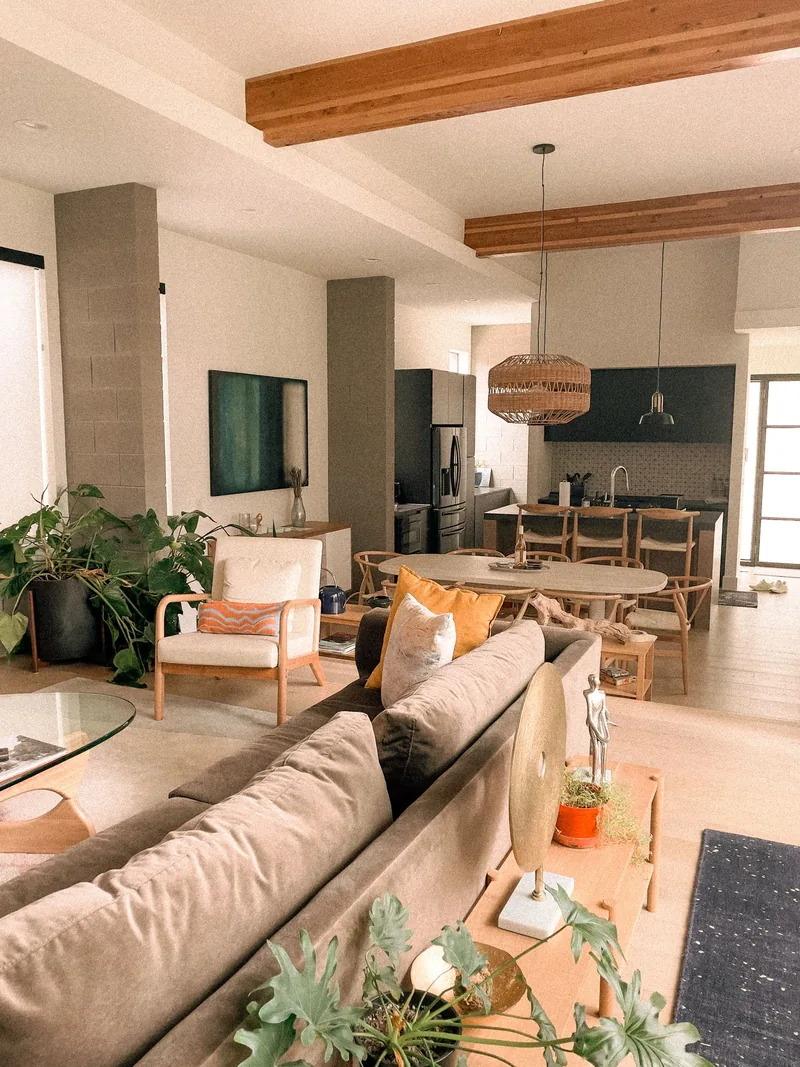 Ambiente claro após pintura interna de apartamento em Curitiba